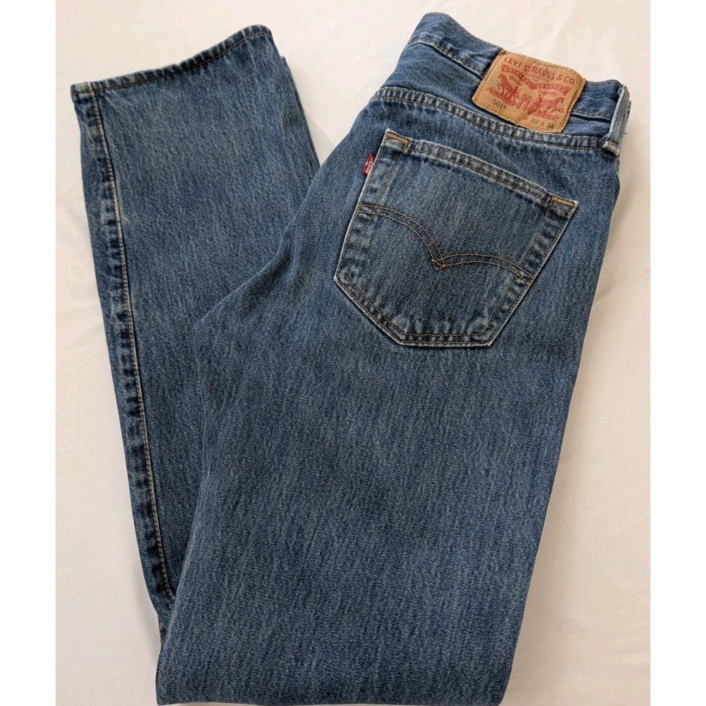 Levi's 501 Jeans Men's Button Fly Size 32x34 Light Wash Denim Straight Leg Fit